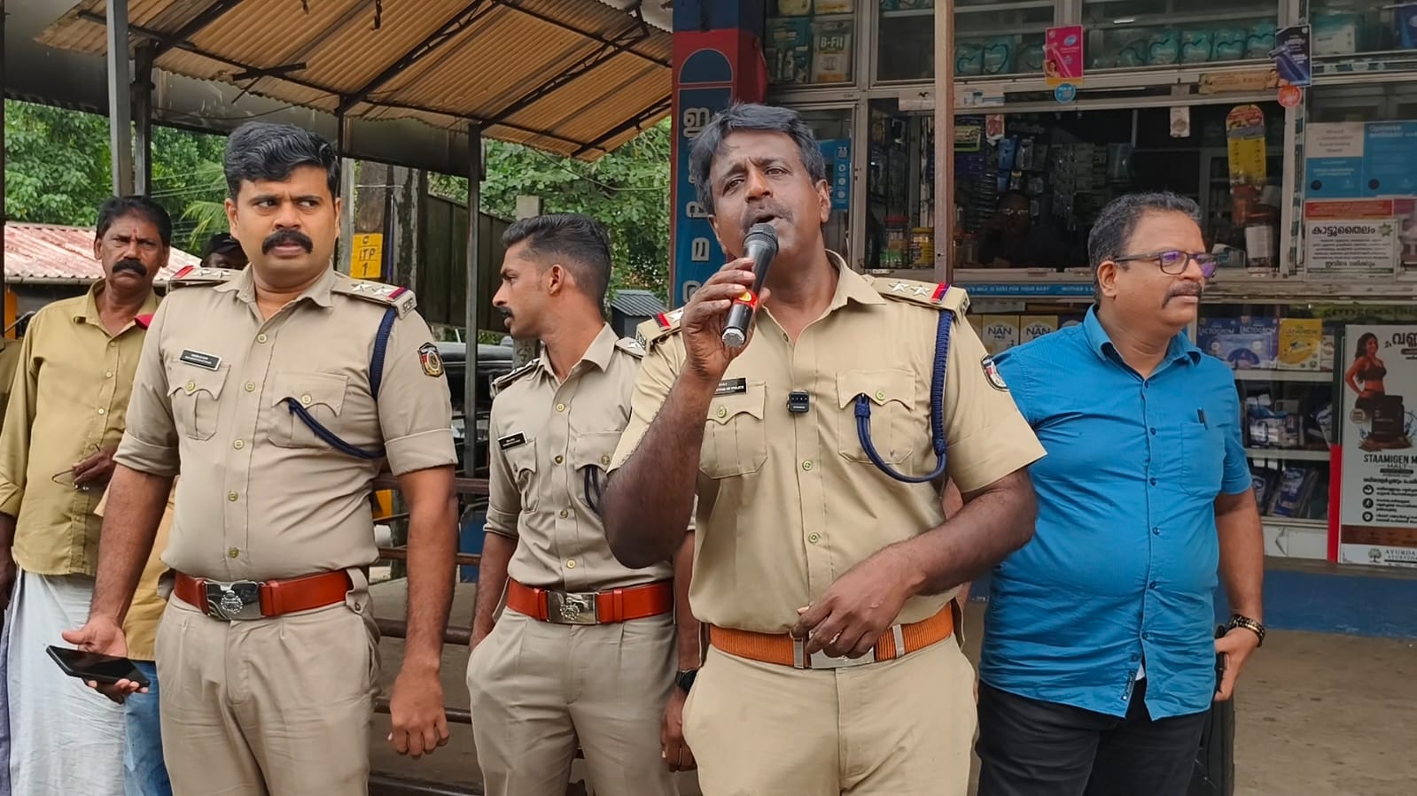  ഓപ്പറേഷൻ തൂഫാൻ പദ്ധതിയുമായി ബന്ധപ്പെട്ട് ചെങ്ങന്നൂർ ജനമൈത്രി പോലീസ് സ്റ്റേഷന്റെ നേതൃത്വത്തിൽ വാഹന പ്രചാരണ യാത്ര സംഘടിപ്പിച്ചു